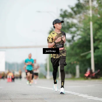 Runner Photo 6702240