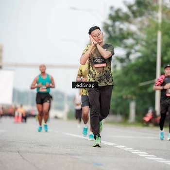 Runner Photo 6702899