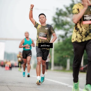 Runner Photo 6702978