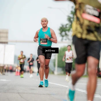 Runner Photo 6702987