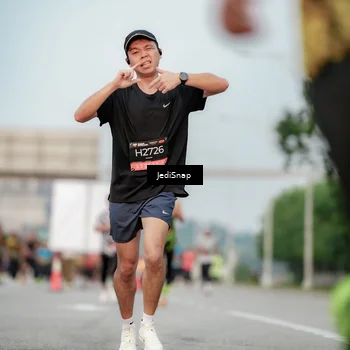 Runner Photo 6703252