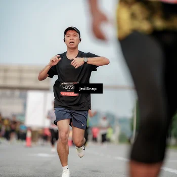 Runner Photo 6703360
