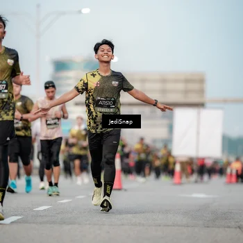 Runner Photo 6703413