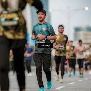 Runner Photo 6703457