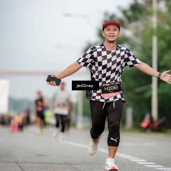 Runner Photo 6703562