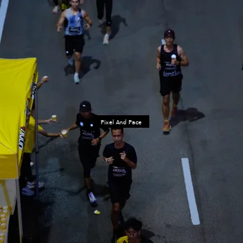 Runner Photo 6704074
