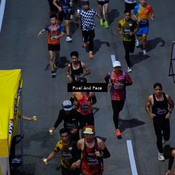 Runner Photo 6704102