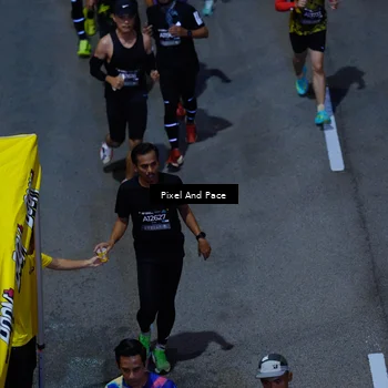 Runner Photo 6704199