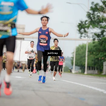 Runner Photo 6705935