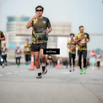 Runner Photo 6706005
