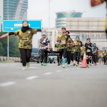 Runner Photo 6706066