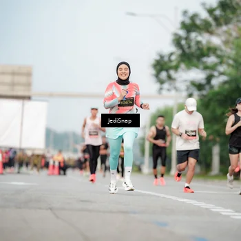Runner Photo 6706117