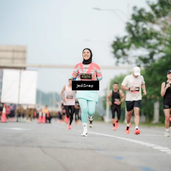 Runner Photo 6706123