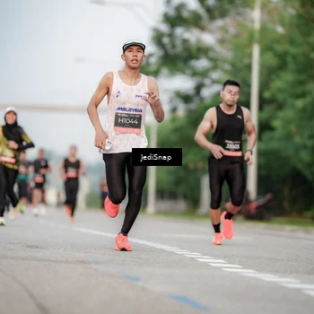 Runner Photo 6706259