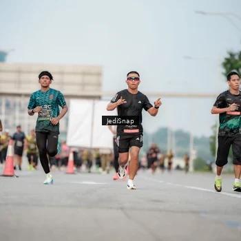Runner Photo 6706598
