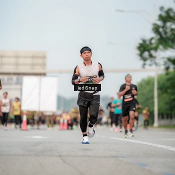 Runner Photo 6707006
