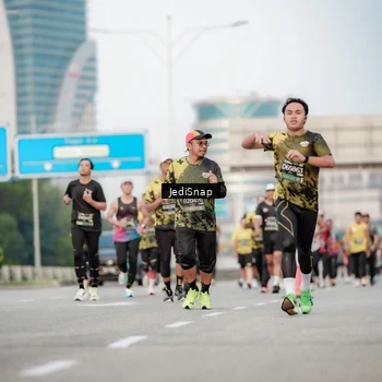 Runner Photo 6707119