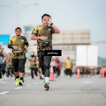 Runner Photo 6707135