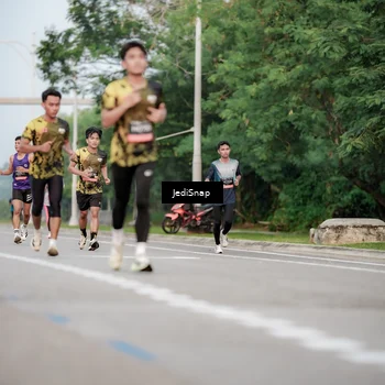 Runner Photo 6707892