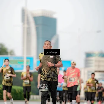 Runner Photo 6707919