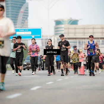 Runner Photo 6708264