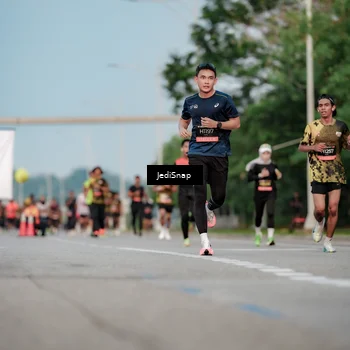 Runner Photo 6709143