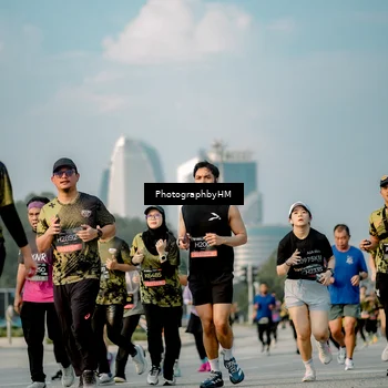 Runner Photo 6711082