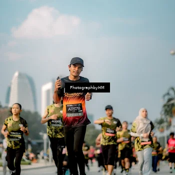 Runner Photo 6711256