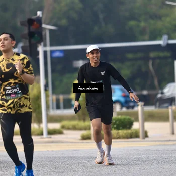 Runner Photo 6740990