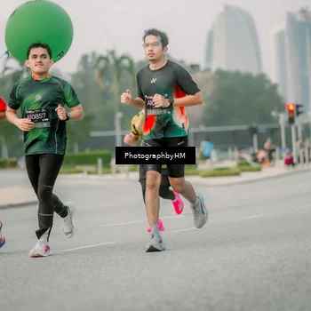 Runner Photo 6743040