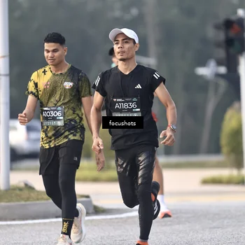 Runner Photo 6744400