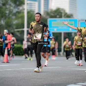 Runner Photo 6751945