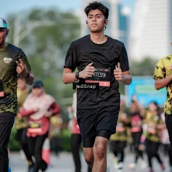 Runner Photo 6756035