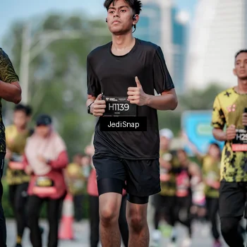 Runner Photo 6756044