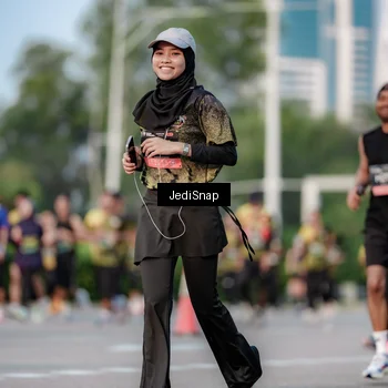 Runner Photo 6756585