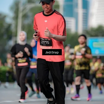 Runner Photo 6756623