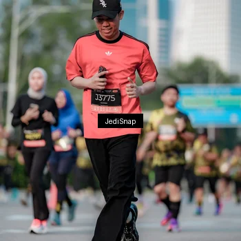 Runner Photo 6756684