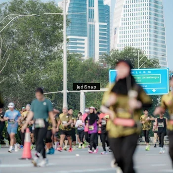 Runner Photo 6756911