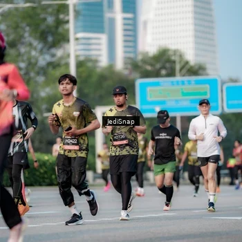 Runner Photo 6757057