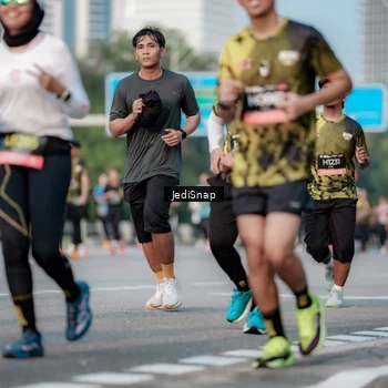 Runner Photo 6757568