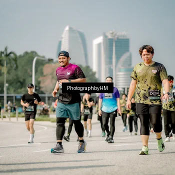 Runner Photo 6757640