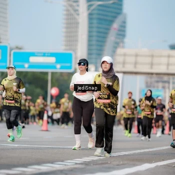 Runner Photo 6758193