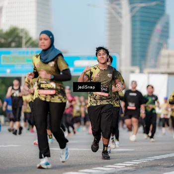 Runner Photo 6760420