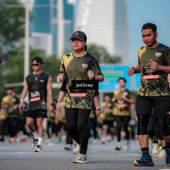 Runner Photo 6760575