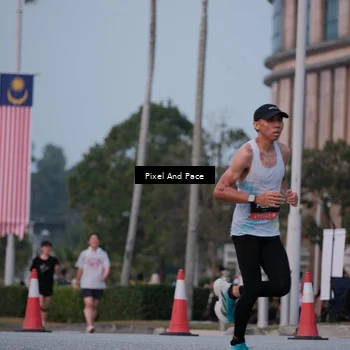 Runner Photo 6760635
