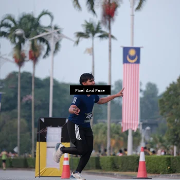 Runner Photo 6760654