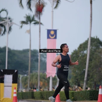 Runner Photo 6760703
