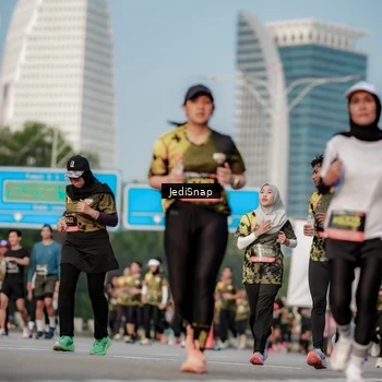 Runner Photo 6762851