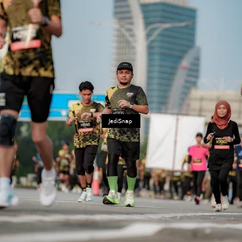 Runner Photo 6763205