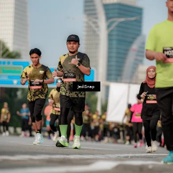 Runner Photo 6763264